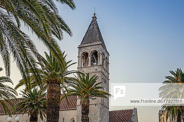 Kroatien  Gespanschaft Split-Dalmatien  Trogir  Glockenturm der Kirche des Heiligen Dominikus