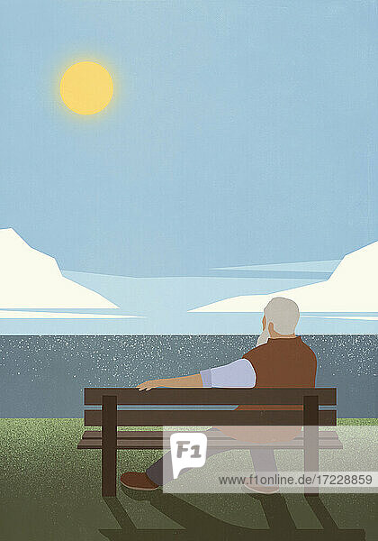 Gelassener älterer Mann auf Bank genießt idyllischen sonnigen Seeblick