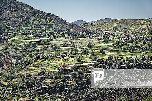 Landschaft von Bauernhöfen in der Region Atlasgebirge  Marokko  Nordafrika  Afrika