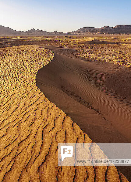 Zagora-Wüste bei Sonnenaufgang  Region Draa-Tafilalet  Marokko  Nordafrika  Afrika