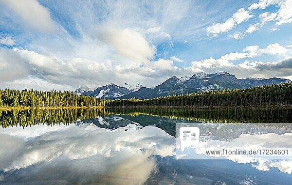 Herbert Lake  mountains of the Bow Range reflected in the lake  Banff National Park  Canadian Rocky Mountains  Alberta  Canada  North America