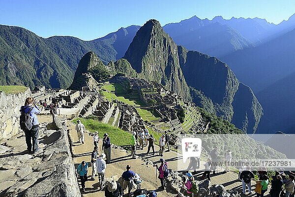 Tourists in the ruined city of the Incas with Mount Huayna Picchu  Machu Picchu  Urubamba Province  Peru  South America