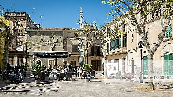 Typischer mallorquinischer Platz  Llubí  Mallorca  Spanien  Europa