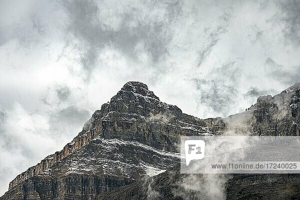 Snowy mountain top covered with clouds  mountain range at Bow Lake  Banff National Park  Alberta  Canada  North America