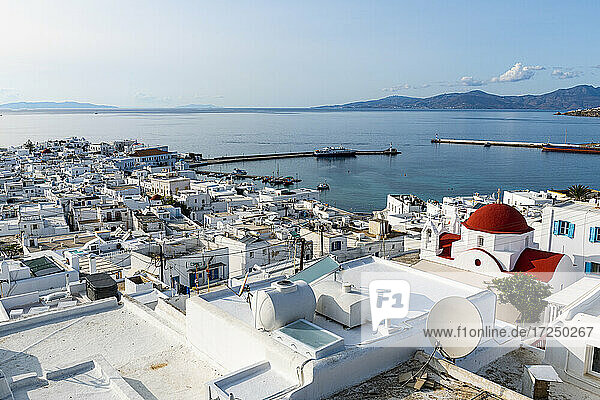 Griechenland  Südliche Ägäis  Horta  Weiß getünchte Häuser der Küstenstadt