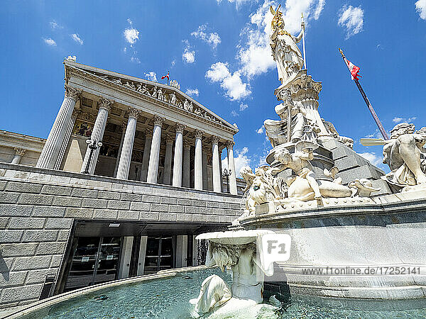 Österreich  Wien  Pallas-Athena-Brunnen vor dem österreichischen Parlamentsgebäude