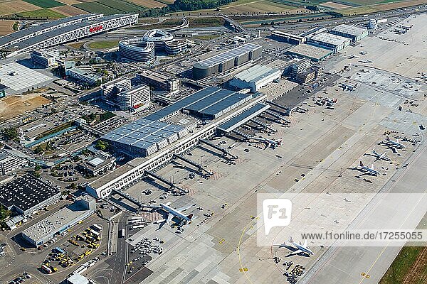 Übersicht Flughafen Stuttgart (STR) in Deutschland mit Terminals und Messe in Stuttgart  Deutschland  Europa