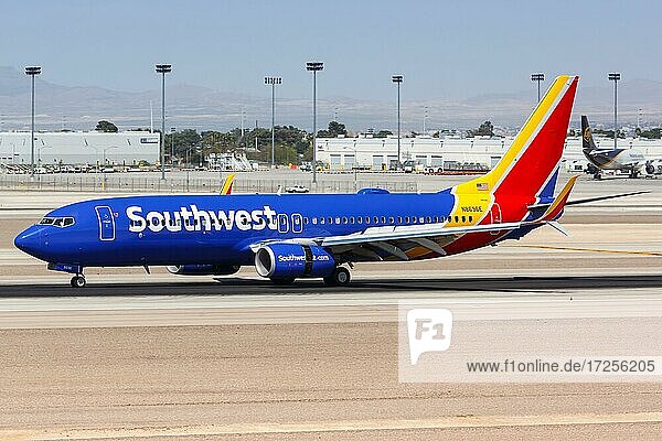 Ein Boeing 737-800 Flugzeug der Southwest Airlines mit dem Kennzeichen N8696E auf dem Flughafen Las Vegas  USA  Nordamerika