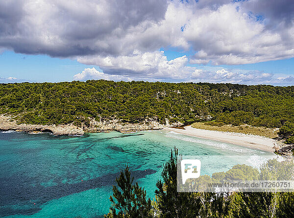 Cala Trebaluger  Trebaluger-Bucht  Blick von oben  Menorca (Menorca)  Balearen  Spanien  Mittelmeer  Europa