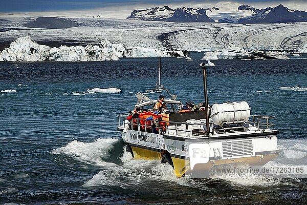 Amphibious vehicle  boat with tourists  icebergs  floating ice chunks  glacial ice  glacier  calving glacier  glacier lagoon  glacier lake  Jökulsárlon glacier lagoon  Vatnajökull glacier  south coast  Iceland  Europe
