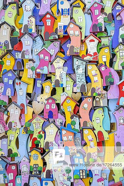Hintergrundbils aus dekorativen bunten Holzhäusern  Odessa  Ukraine  Europa