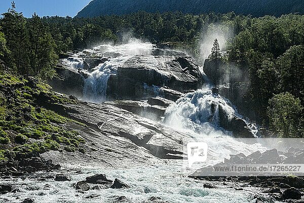 Wasserfall Tveitafossen  Kinsarvik  Norwegen  Europa
