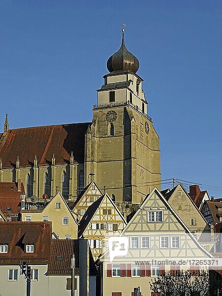 Stiftskirche und Altstadt mit Fachwerkhäusern  Herrenberg  Gäu  Schönbuch  Landkreis Böblingen  Baden-Württemberg  Deutschland  Europa