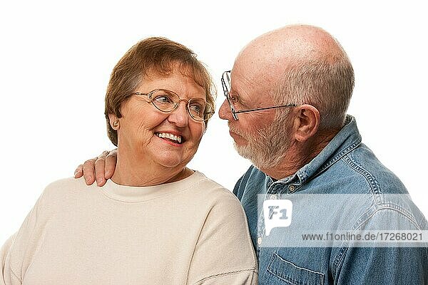 Affectionate glücklich Senior Paar posieren für ein Porträt