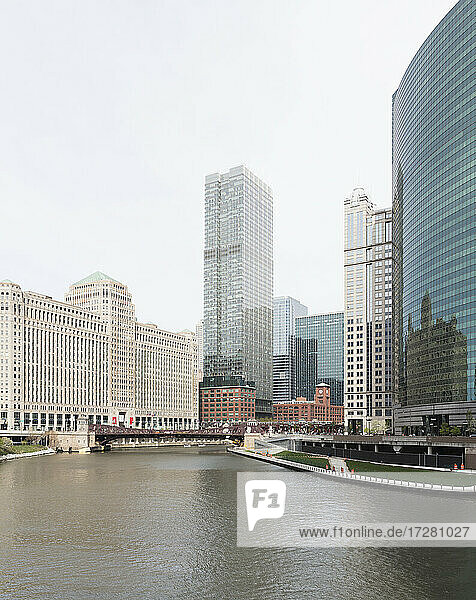 333 Wacker Drive Gebäude am Chicago River in der Stadt  Chicago  USA