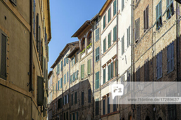 Italien  Toskana  Siena  Reihe historischer Stadthäuser