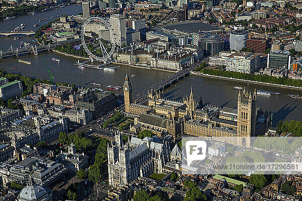 UK  London  Luftaufnahme der Stadt und der Themse