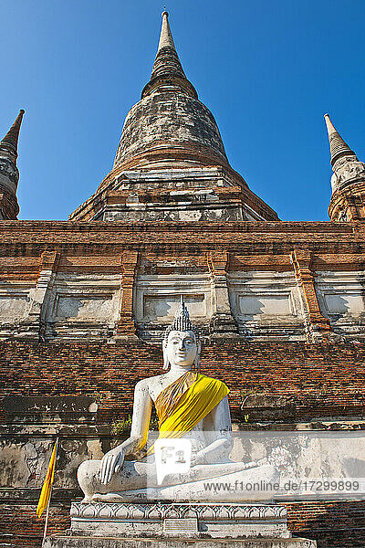 Buddha im alten Tempel von Wat Yai Chai Mongkhon in Ayutthaya