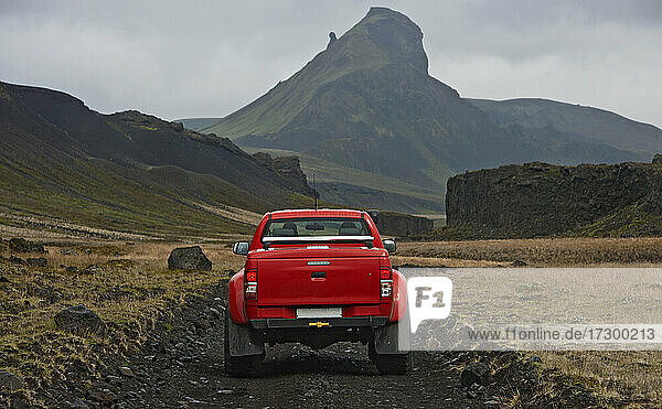 modifizierter Pick-up auf dem isländischen Hochland