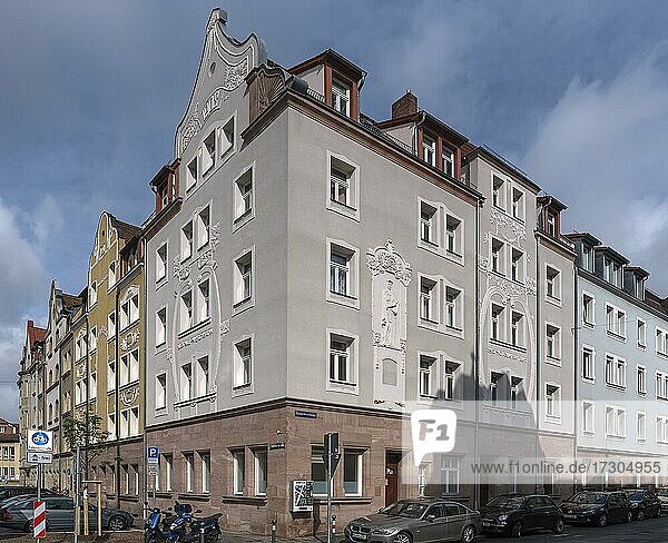 Wohnhäuser mit dekorativen Jugendstilfassaden  1908 gebaut  Nürnberg  Mittelfranken  Bayern  Deutschland  Europa