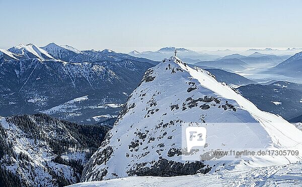 Bernadeinkopf  Blick über das Wettersteingebirge mit Schnee im Winter  Garmisch-Partenkirchen  Bayern  Deutschland  Europa
