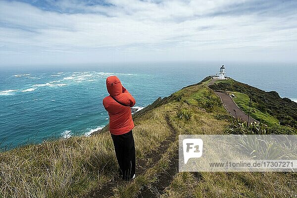 Guy infront of Cape Reinga Lighthouse  Cape Reinga  Te Rerenga Wairua  Northland  North Island  New Zealand  Oceania