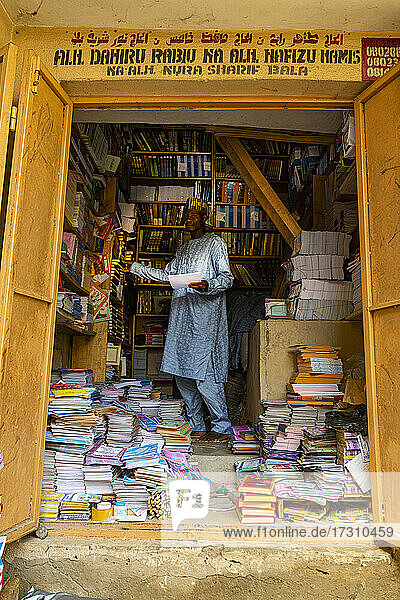 Buchhandlung auf dem Basar  Kano  Bundesstaat Kano  Nigeria  Westafrika  Afrika