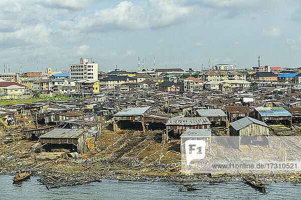 Maokoko schwimmender Markt  Lagos  Nigeria  Westafrika  Afrika