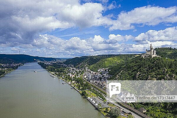 Marksburg mit Blick auf den Rhein  Unesco-Welterbe Mittelrheintal  Deutschland  Europa