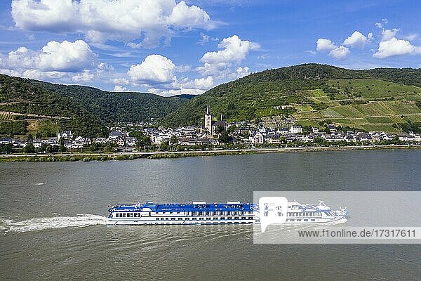 Kreuzfahrtschiff auf dem Rhein beim Unesco-Welterbe Mittelrheintal  Deutschland  Europa