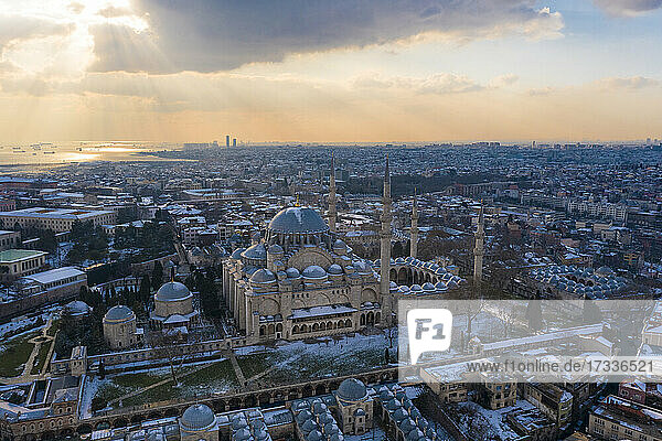 Türkei  Istanbul  Luftaufnahme der Suleymaniye-Moschee bei Sonnenuntergang