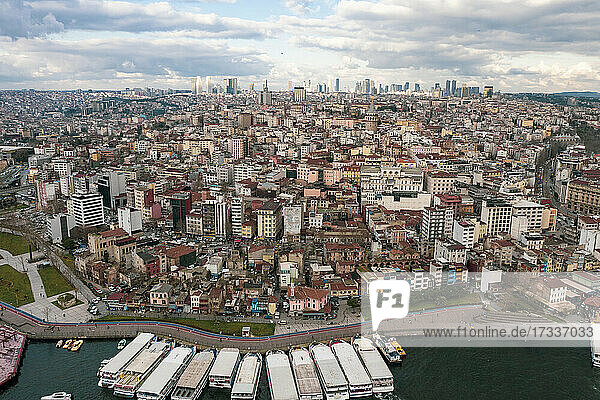 Türkei  Istanbul  Luftaufnahme der Stadtteile Beyoglu und Karakoy