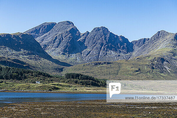 UK  Schottland  Blick auf die Black Cuillin Berge  die Loch Slapin umgeben