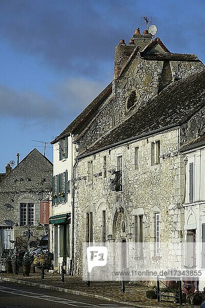 Häuser am Place du Chatel  mittelalterliche Stadt Provins  seit 2001 auf der UNESCO-Liste des Weltkultur- und Naturerbes der Menschheit  Departement Seine-et-Marne  Region Ile-de-France  Frankreich  Europa