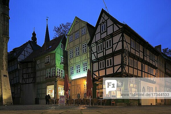 Fachwerkhäuser in der Altstadt am Abend  Quedlinburg  Harz  Sachsen-Anhalt  Deutschland  Europa