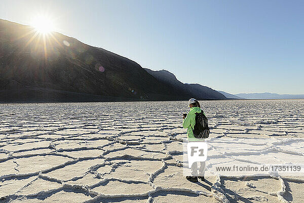 Badwater Basin  Death Valley National Park  Kalifornien  Vereinigte Staaten von Amerika  Nordamerika