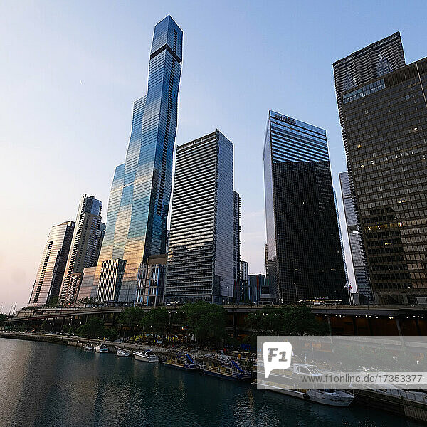 Usa  Illinois  Chicago  Downtown skyscrapers at waterfront at dawn