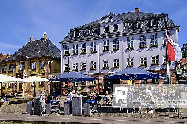 Straßencafés am Engelplatz  Miltenberg  Unterfranken  Franken  Bayern  Deutschland  Europa