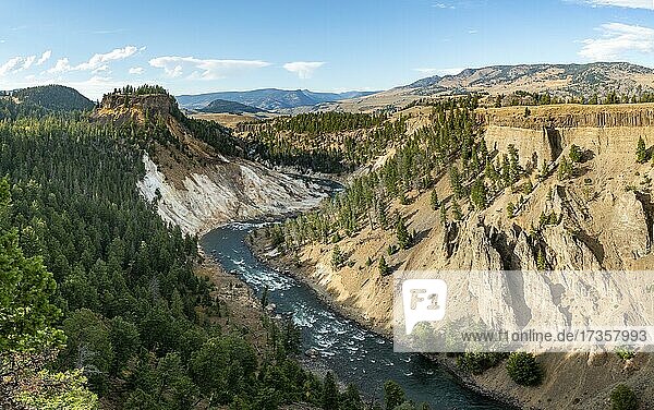 Ausblick vom Calcite Springs Overlook auf Canyon mit Yellowstone Fluss  The Narrows  Yellowstone Nationalpark  Wyoming  USA  Nordamerika