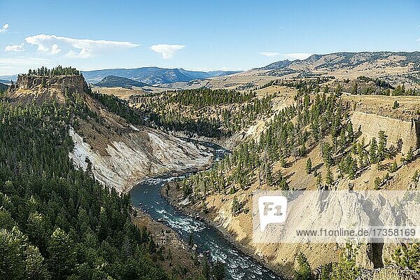 Ausblick vom Calcite Springs Overlook auf Canyon mit Yellowstone Fluss  The Narrows  Yellowstone Nationalpark  Wyoming  USA  Nordamerika