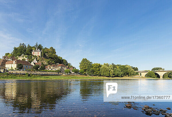 Frankreich  Dordogne  Limeuil  Mittelalterliches Dorf am Ufer der Dordogne