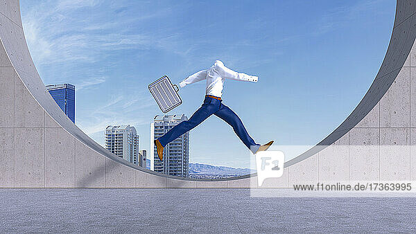 Dreidimensionales Rendering einer unsichtbaren Person  die mit einem Koffer in der Hand auf ein Hausdach springt