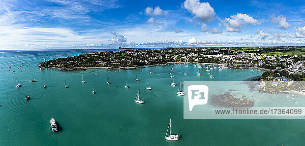 Idyllisches Meer am Stadtbild von Trou Aux Biches auf Mauritius  Afrika