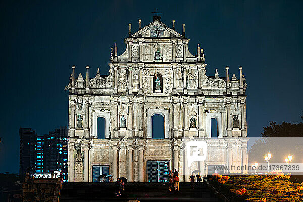 Blick auf die Ruinen der St. Pauls-Kirche bei Nacht  Macao