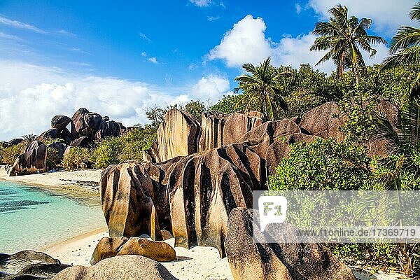 Anse Source d'Argent  Strand mit Granitfelsen  La Digue  Seychellen  La Digue  Seychellen  Afrika