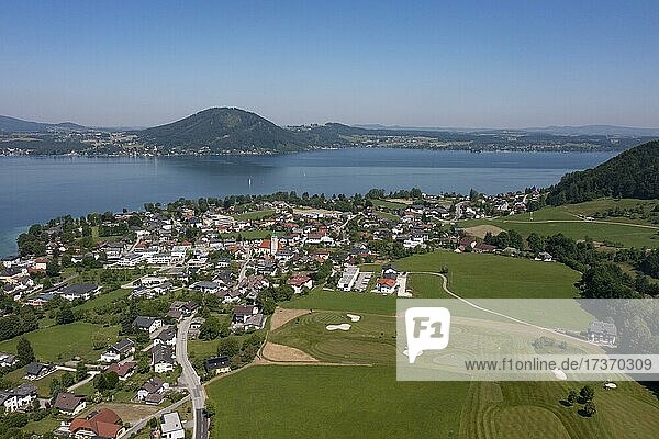 Drohnenaufnahme  Blick zum Golfclub Weyregg  Weyregg am Attersee  Salzkammergut  Oberösterreich  Österreich  Europa