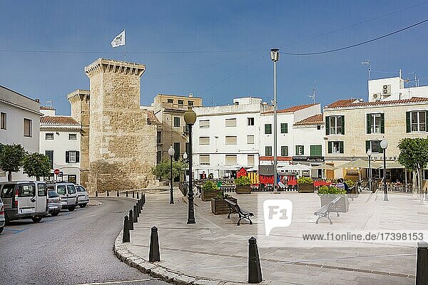 Pont de Sant Roc  mittelalterliche Stadttor  1359  Placa Bastio  Altstadt  Mahon  Mao  Menorca  Balearen  Spanien  Europa