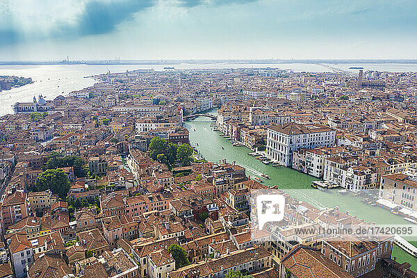 Italien  Venetien  Venedig  Luftaufnahme des Canal Grande und des Stadtteils Dorsoduro im Sommer