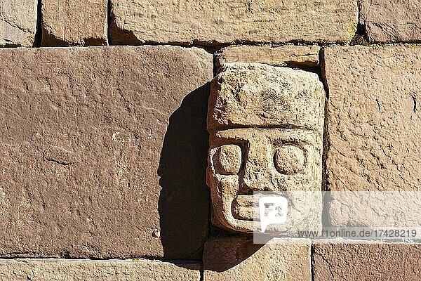 Kopfrelief im Versunkenen Hof  Ruinenanlage von Tiwanaku  auch Tiahuanaco  Unesco Weltkulturerbe  Departement La Paz  Bolivien  Südamerika