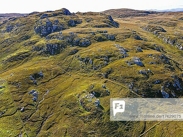 Luftaufnahme der felsigen Landschaft der Isle of Lewis  Äußere Hebriden  Schottland  UK